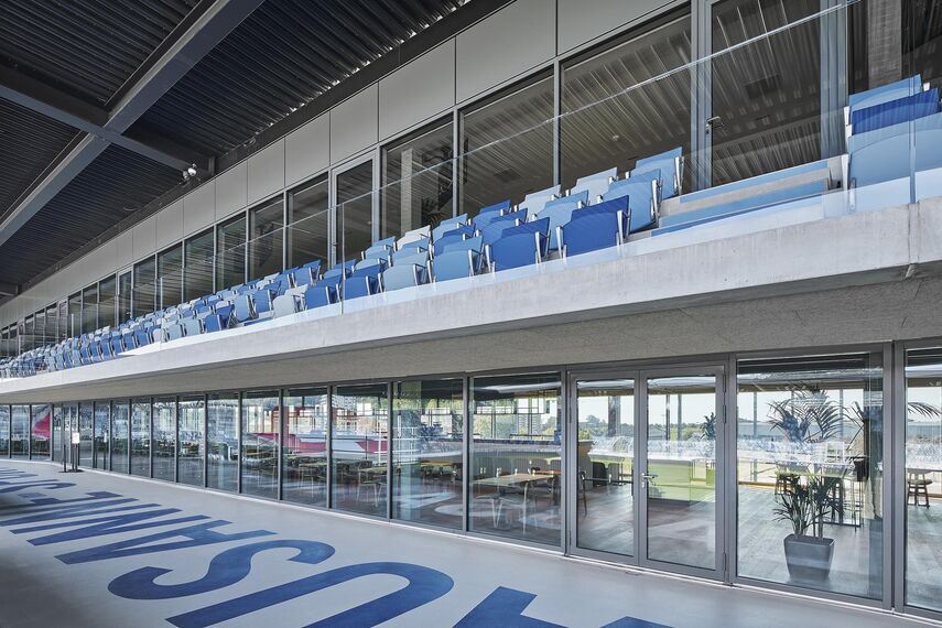 thermfix vario Fachadas, fuego light Janelas, unico Portas, fuego light Portas and unico Janelas - La Tuilière football stadium, Lausana located in Lausanne, Suíça