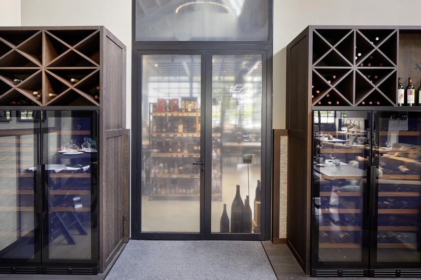 unico xs Janelas and unico Portas - Conversion of old shed building, Zug located in Zug, Suíça