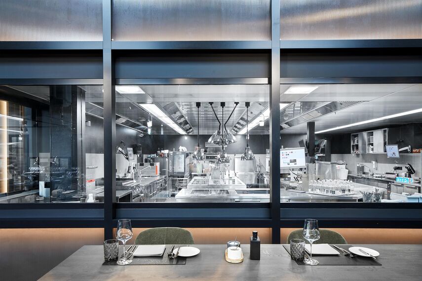 unico xs Janelas and unico Portas - Conversion of old shed building, Zug located in Zug, Suíça