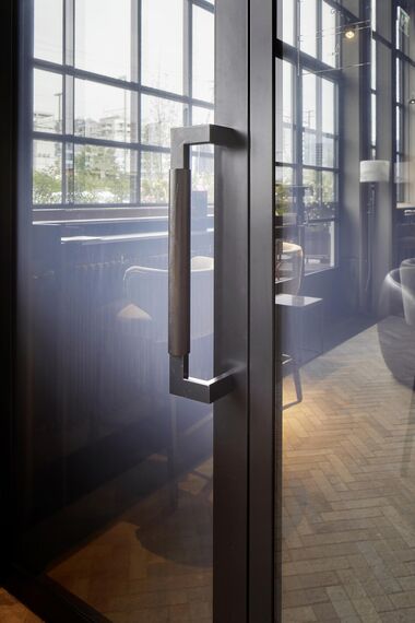 unico xs Janelas and unico Portas - Conversion of old shed building, Zug located in Zug, Suíça