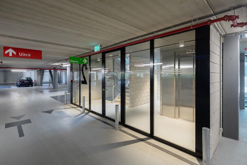 presto 50 Portas, presto 50 Janelas, unico xs Janelas and thermfix vario Fachadas - Fenix I, Roterdão located in Rotterdam, nos Países Baixos