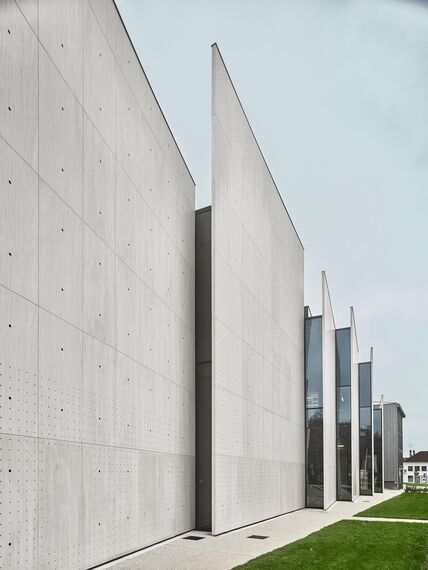 unico Janelas and thermfix vario Fachadas - Le Signe, National Center of Graphic Design located in Chaumont, França