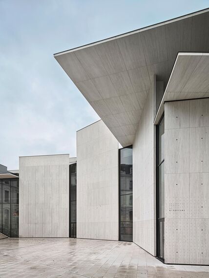 unico Janelas and thermfix vario Fachadas - Le Signe, National Center of Graphic Design located in Chaumont, França