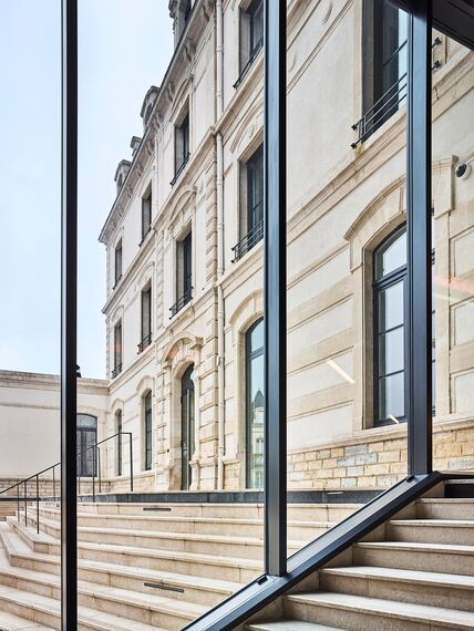 unico Janelas and thermfix vario Fachadas - Le Signe, National Center of Graphic Design located in Chaumont, França