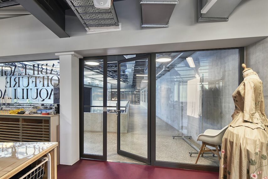 unico Janelas, unico Portas, fuego light Portas, fuego light Janelas, presto 50 Janelas and presto 50 Portas - Théâtre de Carouge and Salle des Fêtes located in Carouge, Suíça