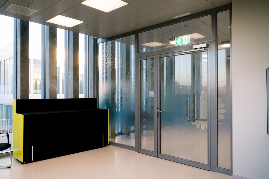 thermfix vario Fachadas, fuego light Portas, unico Portas and presto 50 Portas - The Circle, Zurich located in Zürich, Suíça