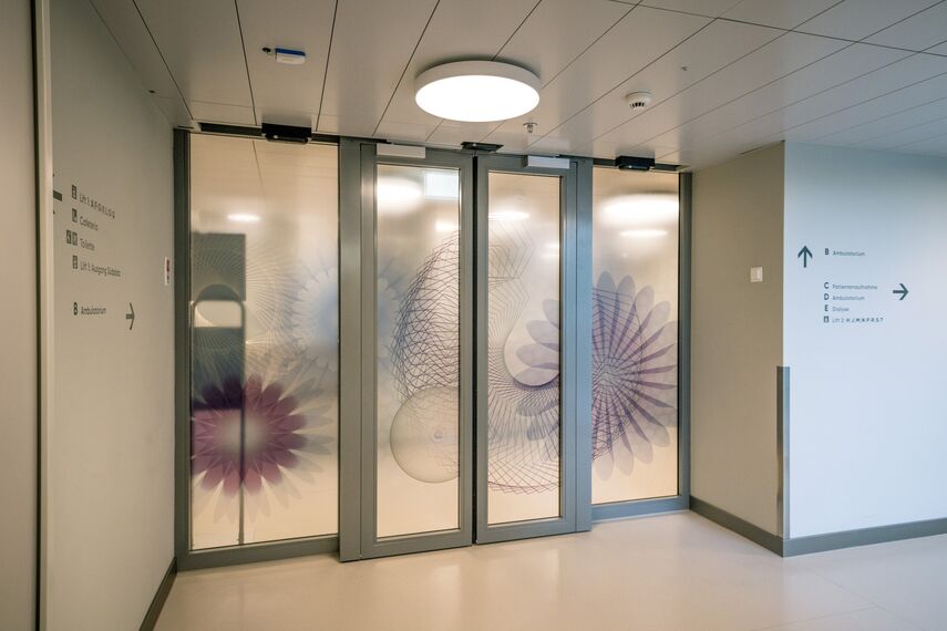 thermfix vario Fachadas, fuego light Portas, unico Portas and presto 50 Portas - The Circle, Zurich located in Zürich, Suíça