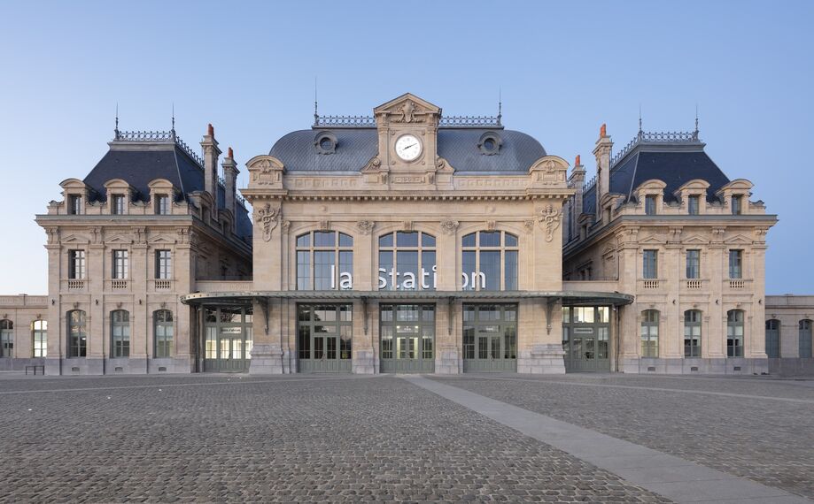 unico xs Janelas and unico xs Portas - Saint-Omer train station located in Saint-Omer, França
