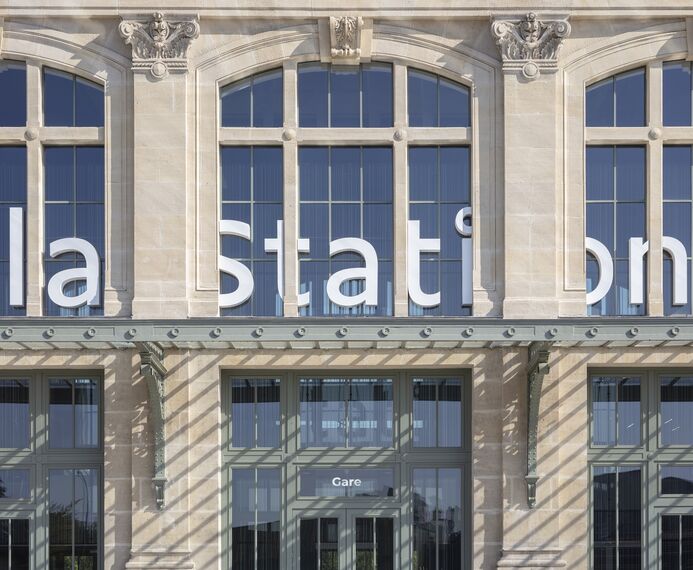 unico xs Janelas and unico xs Portas - Saint-Omer train station located in Saint-Omer, França