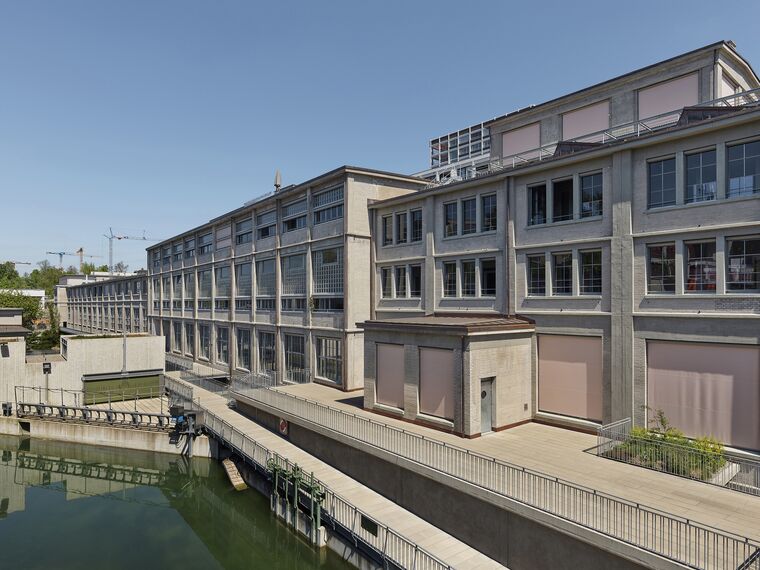 unico Portas and unico xs Janelas - Conversão do complexo Papieri located in Cham, Suíça