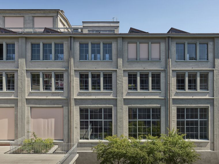 unico Portas and unico xs Janelas - Conversão do complexo Papieri located in Cham, Suíça