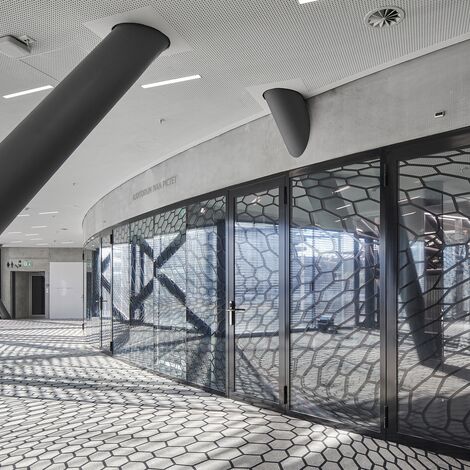 fuego light Doors and fuego light Windows - Maison de la Paix, Genebra located in Geneva, Suíça