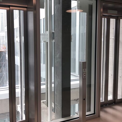 thermfix vario Fachadas, fuego light Portas, unico Portas and presto 50 Portas - The Circle, Zurich located in Zürich, Suíça