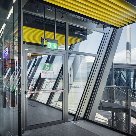 fuego light Doors, fuego light Sliding systems and thermfix light Facades - Airport Terminal, Genebra located in Geneva, Suíça