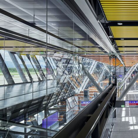 fuego light Doors, fuego light Sliding systems and thermfix light Facades - Airport Terminal, Genebra located in Geneva, Suíça
