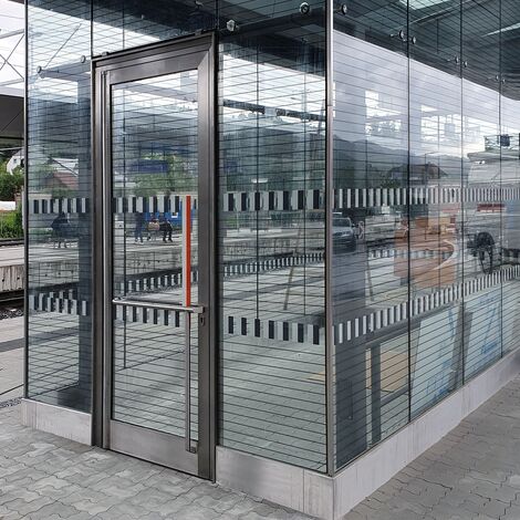presto 50 Portas - ÖBB waiting booth located in Graz, Áustria