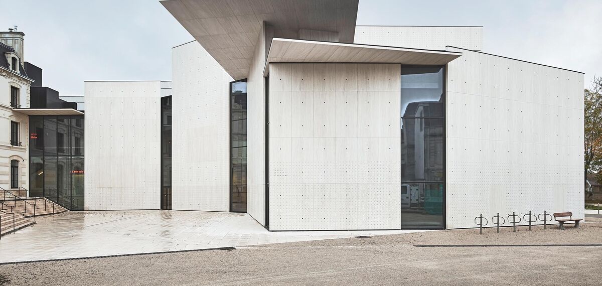 unico Janelas and thermfix vario Fachadas - Le Signe, National Center of Graphic Design located in Chaumont, França