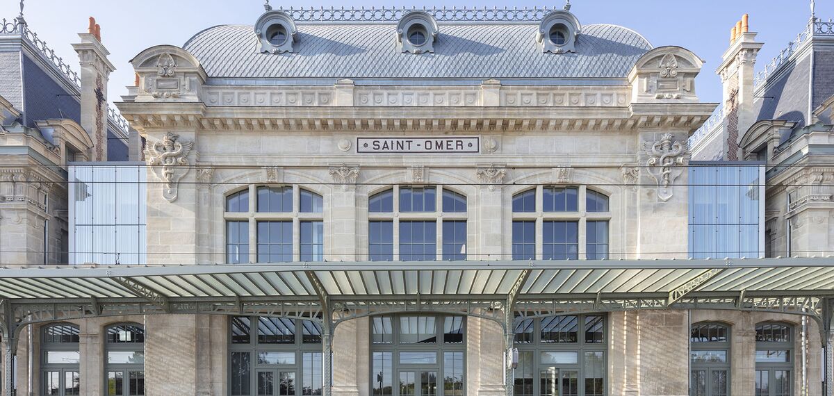 unico xs Janelas and unico xs Portas - Saint-Omer train station located in Saint-Omer, França