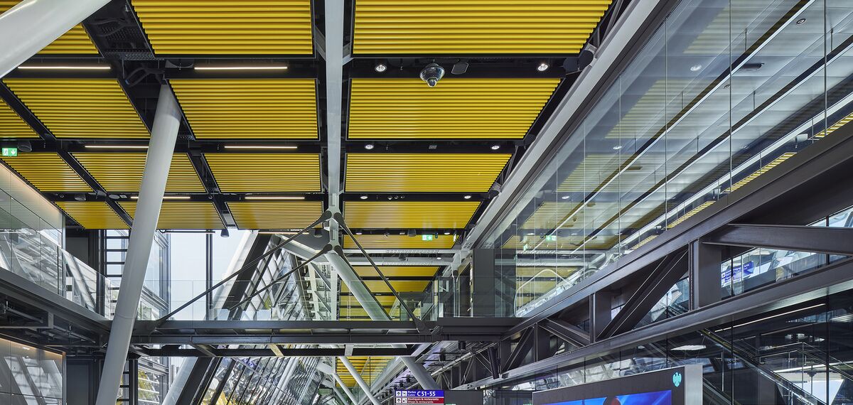 fuego light Doors, fuego light Sliding systems and thermfix light Facades - Airport Terminal, Genebra located in Geneva, Suíça