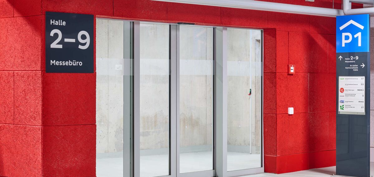 fuego light Sliding systems, fuego light Doors and unico Doors - St. Galler Kantonalbank Hall located in St. Gallen, Suíça
