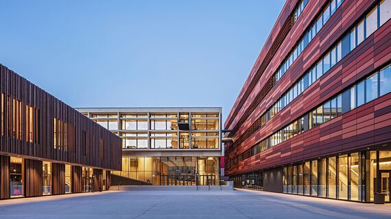 presto 50 Windows and fuego light Doors - Medical faculty, Linz located in Linz, Áustria