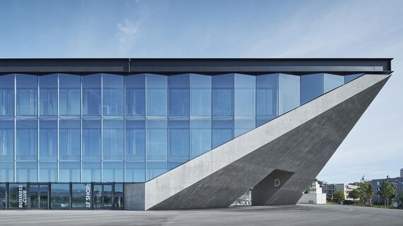 thermfix vario Fachadas, fuego light Janelas, unico Portas, fuego light Portas and unico Janelas - La Tuilière football stadium, Lausana located in Lausanne, Suíça