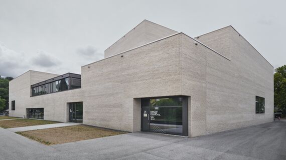 unico Janelas, unico Portas, fuego light Portas, fuego light Janelas, presto 50 Janelas and presto 50 Portas - Théâtre de Carouge and Salle des Fêtes located in Carouge, Suíça